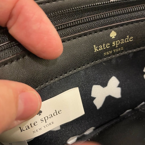 Kate Spade NWOT ivory/ black stripe wallet with patent bow - Picture 7 of 8